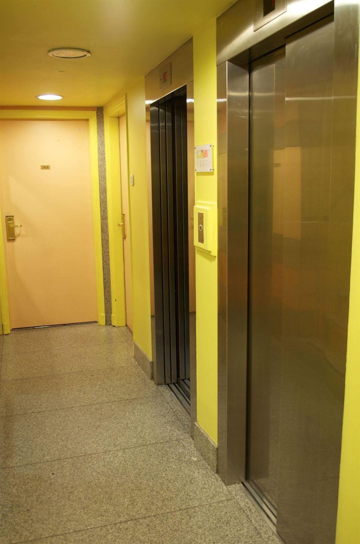 雷科莱塔圣地亚哥公寓酒店 布宜诺斯艾利斯 外观 照片